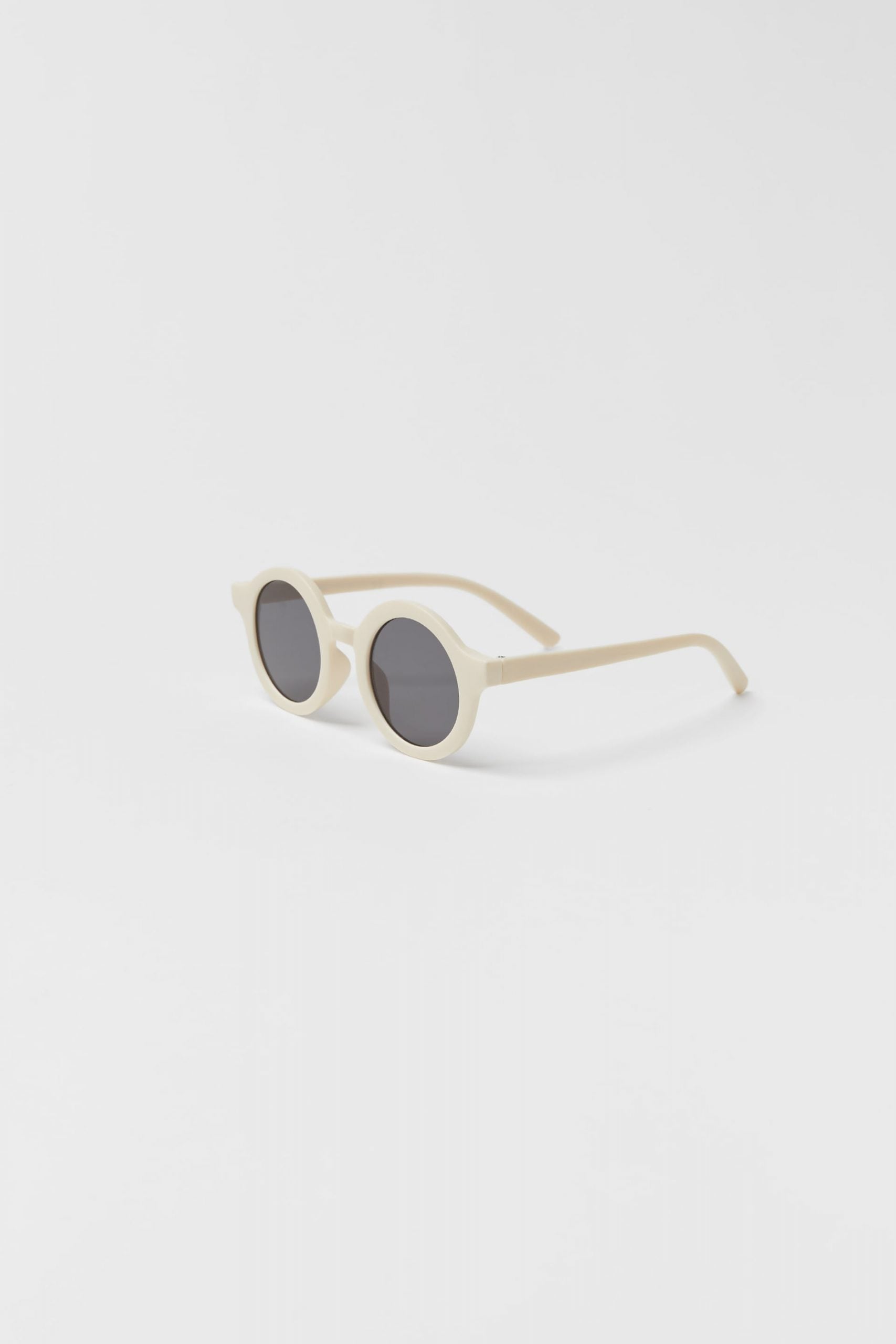 Round Sunglasses - Image 3