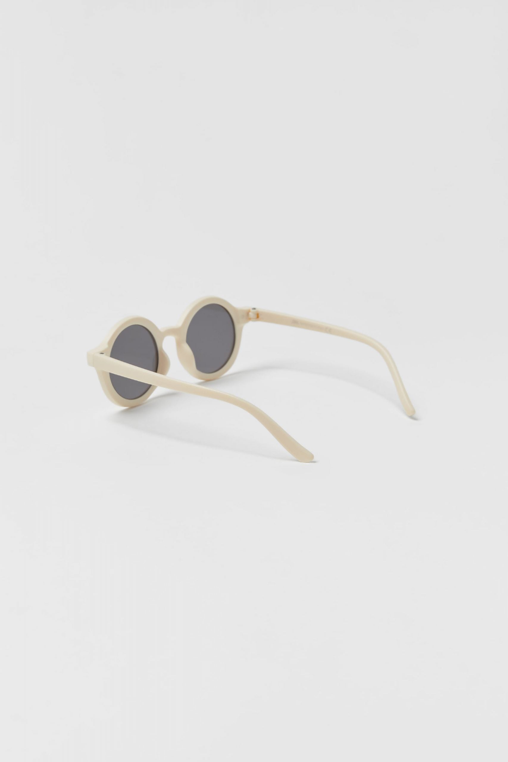 Round Sunglasses - Image 2